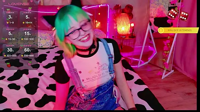 CoralineYoung online show from 12, 4, 2026