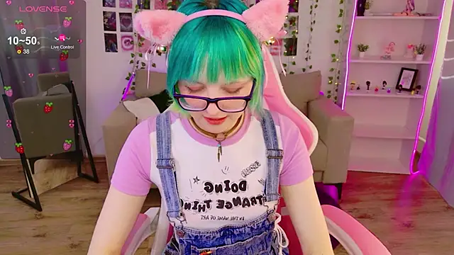 CoralineYoung online show from 13, 3, 2026