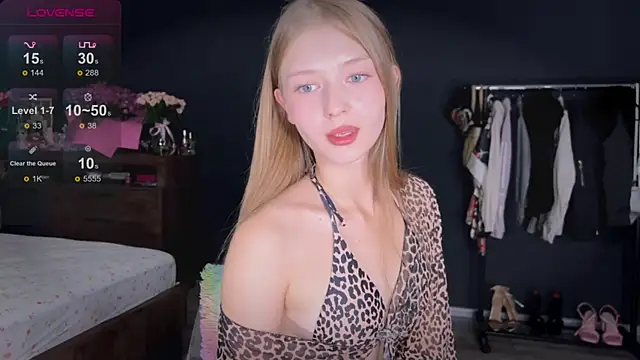 holylisssa online show from 8, 10, 2025