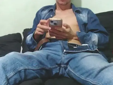 Snapshot of Breiner_hotxxl chatting on 10, 9, 2025 Breiner hotxxl online show from 10, 9, 2025