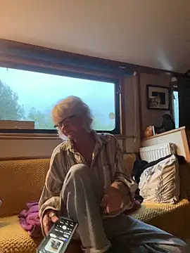 Snapshot of ladyboatlady chatting on 15, 9, 2025 ladyboatlady online show from 15, 9, 2025