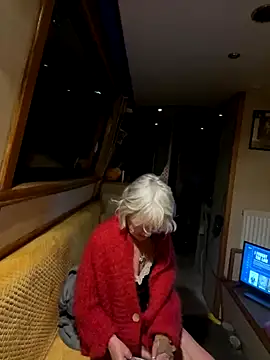 Snapshot of ladyboatlady chatting on 10, 9, 2025 ladyboatlady online show from 10, 9, 2025