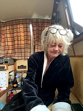 Snapshot of ladyboatlady chatting on 5, 10, 2025 ladyboatlady online show from 5, 10, 2025