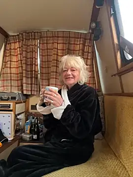 Snapshot of ladyboatlady chatting on 4, 10, 2025 ladyboatlady online show from 4, 10, 2025