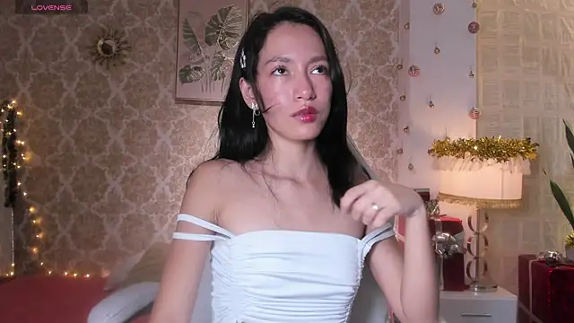 LilyThea online show from 4, 12, 2025