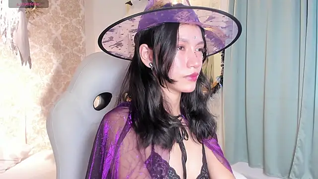 LilyThea online show from 31, 10, 2025