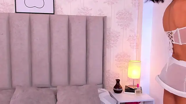 ShaynaHosk online show from 11, 4, 2026