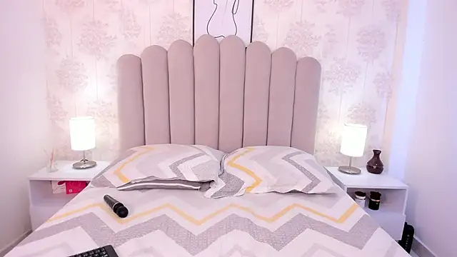 ShaynaHosk online show from 7, 11, 2025