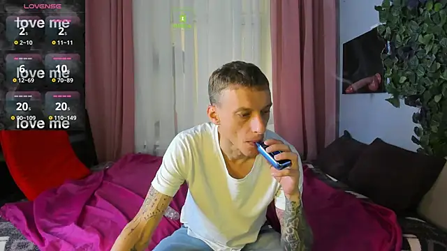 Snapshot of InkedJames chatting on 14, 9, 2025 InkedJames online show from 14, 9, 2025