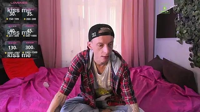 Snapshot of InkedJames chatting on 16, 9, 2025 InkedJames online show from 16, 9, 2025