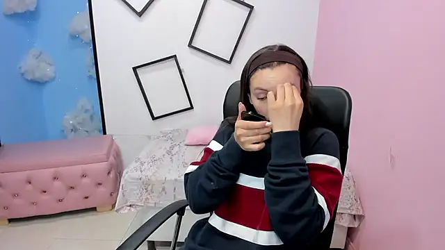 paula miler1 online show from 14, 10, 2025