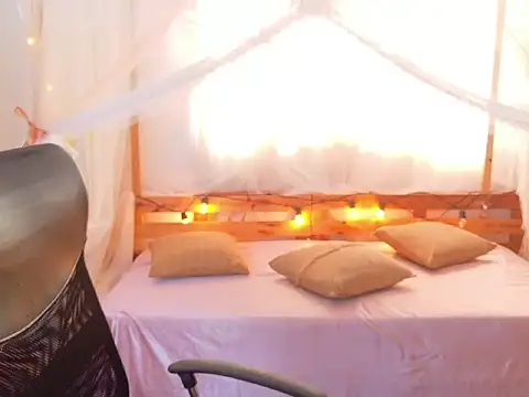 loreaniss online show from 10, 3, 2026