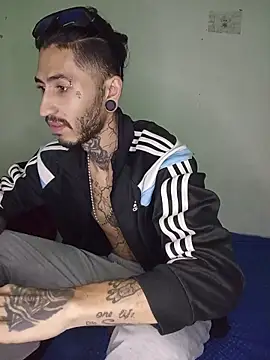 Snapshot of Tattoboy19cm chatting on 19, 7, 2026 Tattoboy19cm online show from 19, 7, 2026