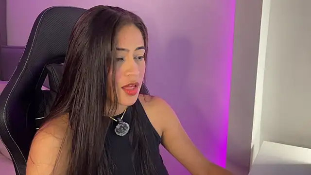 Snapshot of lexie_gray2 chatting on 21, 11, 2025 lexie gray2 online show from 21, 11, 2025