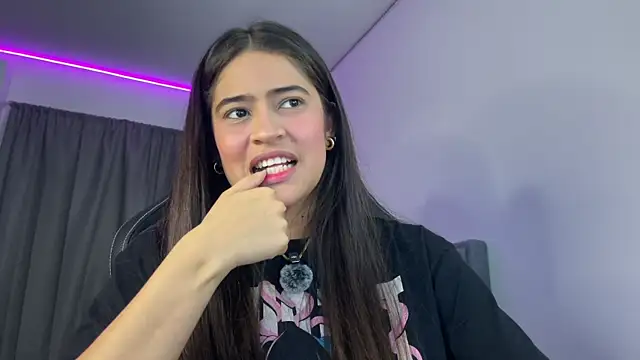 Snapshot of lexie_gray2 chatting on 23, 10, 2025 lexie gray2 online show from 23, 10, 2025