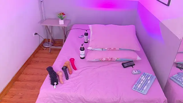 cutepetitee online show from 3, 12, 2025