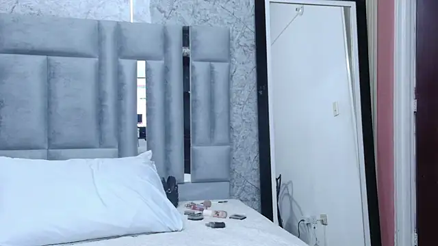 Snapshot of cutepetitee chatting on 1, 11, 2025 cutepetitee online show from 1, 11, 2025