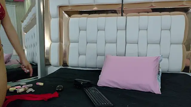 Snapshot of cutepetitee chatting on 16, 11, 2025 cutepetitee online show from 16, 11, 2025