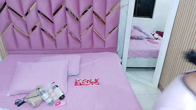 Snapshot of cutepetitee chatting on 21, 11, 2025 cutepetitee online show from 21, 11, 2025