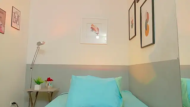 Snapshot of cutepetitee chatting on 16, 10, 2025 cutepetitee online show from 16, 10, 2025