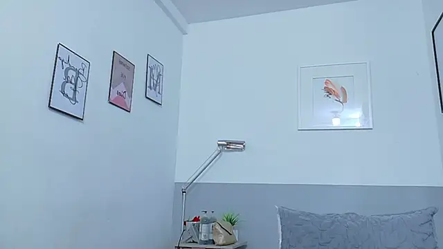 Snapshot of cutepetitee chatting on 24, 10, 2025 cutepetitee online show from 24, 10, 2025