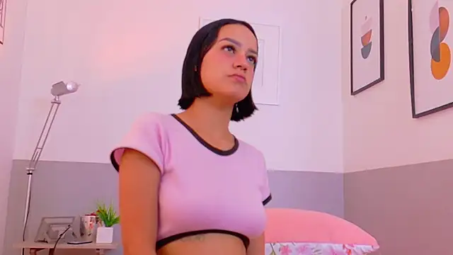 Snapshot of cutepetitee chatting on 26, 11, 2025 cutepetitee online show from 26, 11, 2025