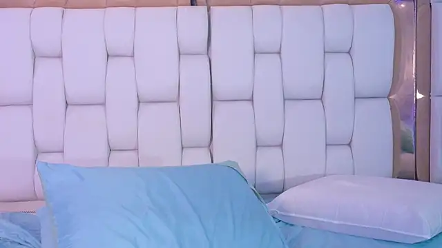 Snapshot of cutepetitee chatting on 12, 11, 2025 cutepetitee online show from 12, 11, 2025