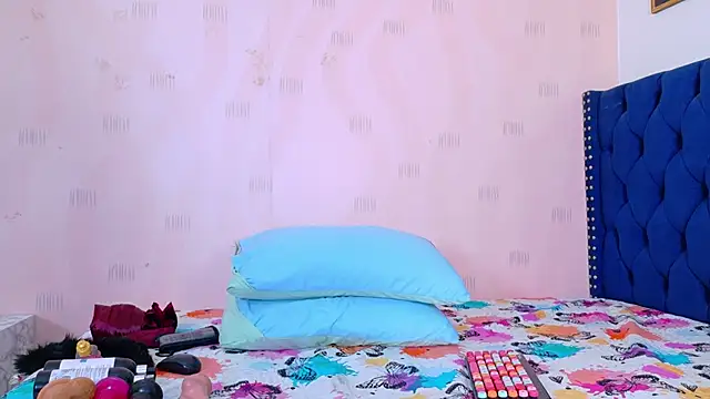 Snapshot of cutepetitee chatting on 29, 11, 2025 cutepetitee online show from 29, 11, 2025