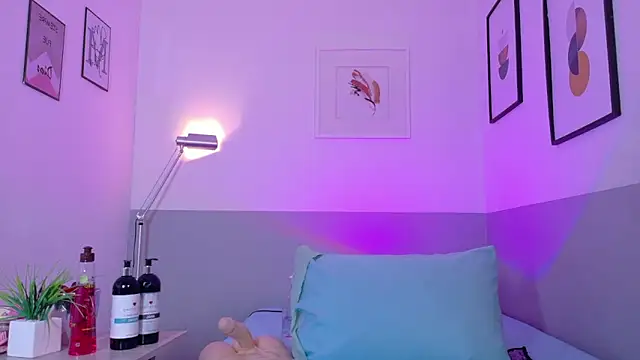 cutepetitee online show from 9, 4, 2026