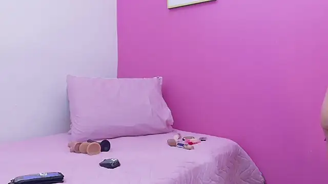 Snapshot of cutepetitee chatting on 3, 11, 2025 cutepetitee online show from 3, 11, 2025