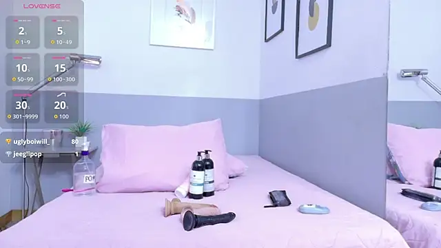 Snapshot of cutepetitee chatting on 4, 11, 2025 cutepetitee online show from 4, 11, 2025