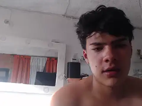 Snapshot of dani_titan320 chatting on 7, 10, 2025 dani titan320 online show from 7, 10, 2025