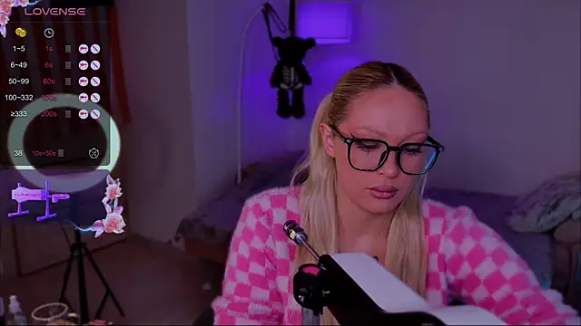 Snapshot of LeksaCandy chatting on 11, 11, 2025 LeksaCandy online show from 11, 11, 2025