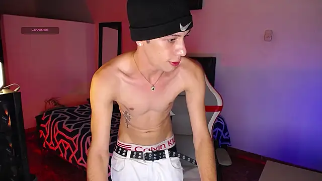Snapshot of santiago_cutex chatting on 15, 5, 2026 santiago cutex online show from 15, 5, 2026