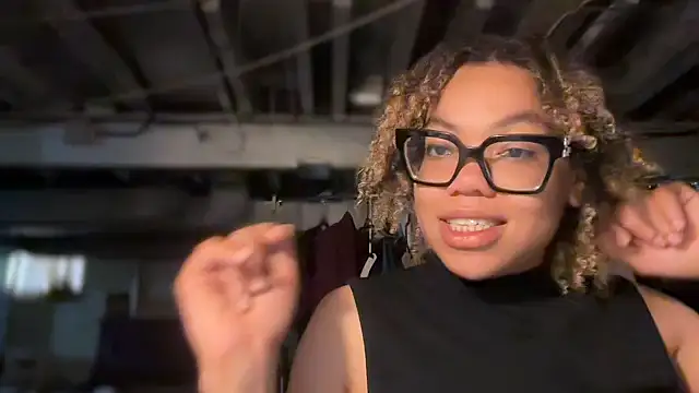 Snapshot of zahrabliss chatting on 2, 6, 2026 zahrabliss online show from 2, 6, 2026