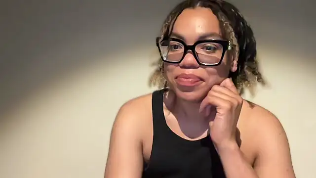 Snapshot of zahrabliss chatting on 12, 6, 2026 zahrabliss online show from 12, 6, 2026