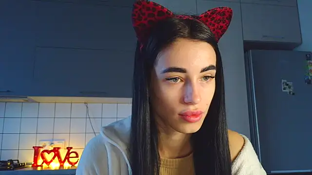 EvaMelnik online show from 5, 10, 2025