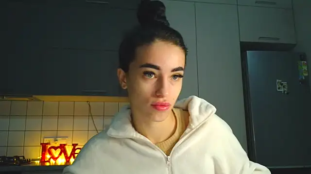 EvaMelnik online show from 4, 10, 2025