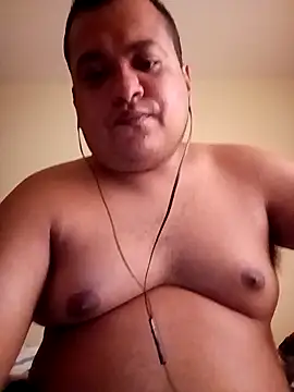 Snapshot of Andresdavid33 chatting on 10, 10, 2025 Andresdavid33 online show from 10, 10, 2025