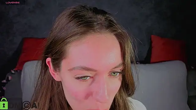 Agnes Wells online show from 28, 11, 2025