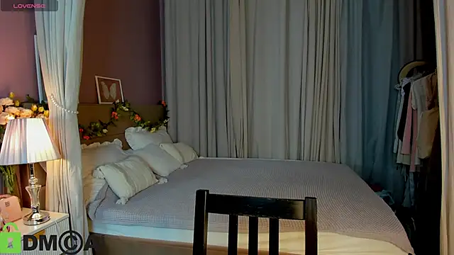 Agnes Wells online show from 2, 11, 2025