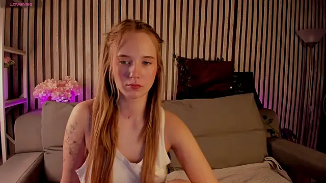 Casey Sweeet online show from 17, 4, 2026