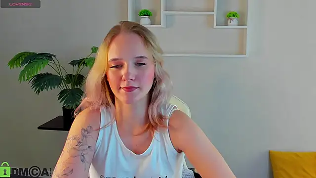 Casey Sweeet online show from 15, 10, 2025