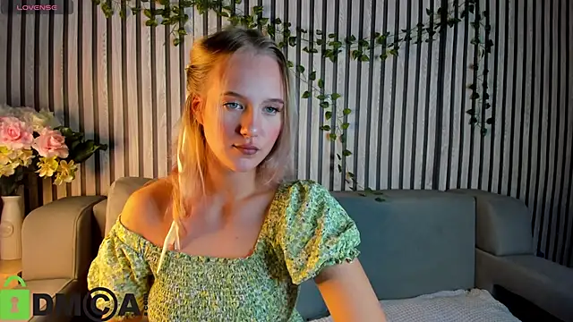 Casey Sweeet online show from 2, 11, 2025