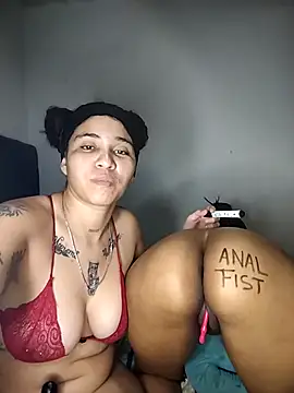 Snapshot of Vale_Nikol21 chatting on 1, 12, 2025 Vale Nikol21 online show from 1, 12, 2025