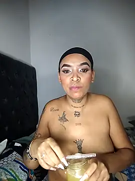 Snapshot of Vale_Nikol21 chatting on 26, 11, 2025 Vale Nikol21 online show from 26, 11, 2025