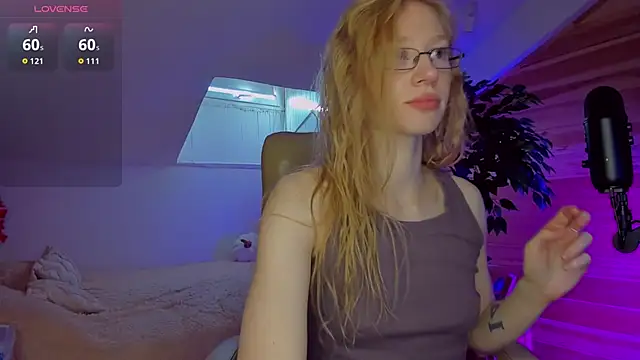 Snapshot of AuroraShoww chatting on 17, 10, 2025 AuroraShoww online show from 17, 10, 2025