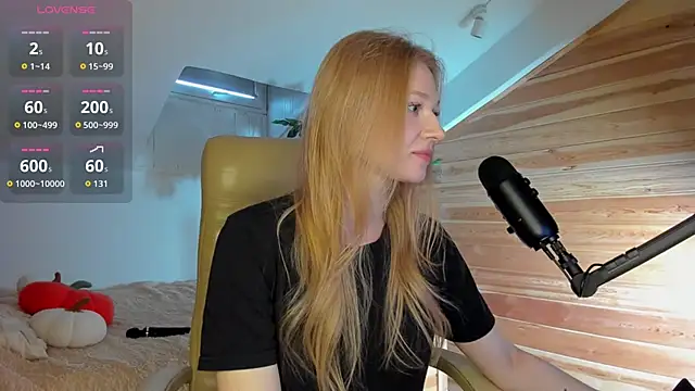 Snapshot of AuroraShoww chatting on 23, 10, 2025 AuroraShoww online show from 23, 10, 2025