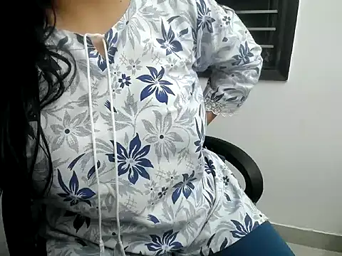 Snapshot of Roshi_Love chatting on 2, 6, 2026 Roshi Love online show from 2, 6, 2026