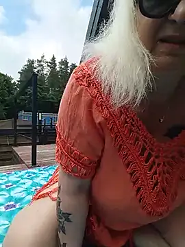 Snapshot of SquirtMilf00 chatting on 12, 7, 2026 SquirtMilf00 online show from 12, 7, 2026